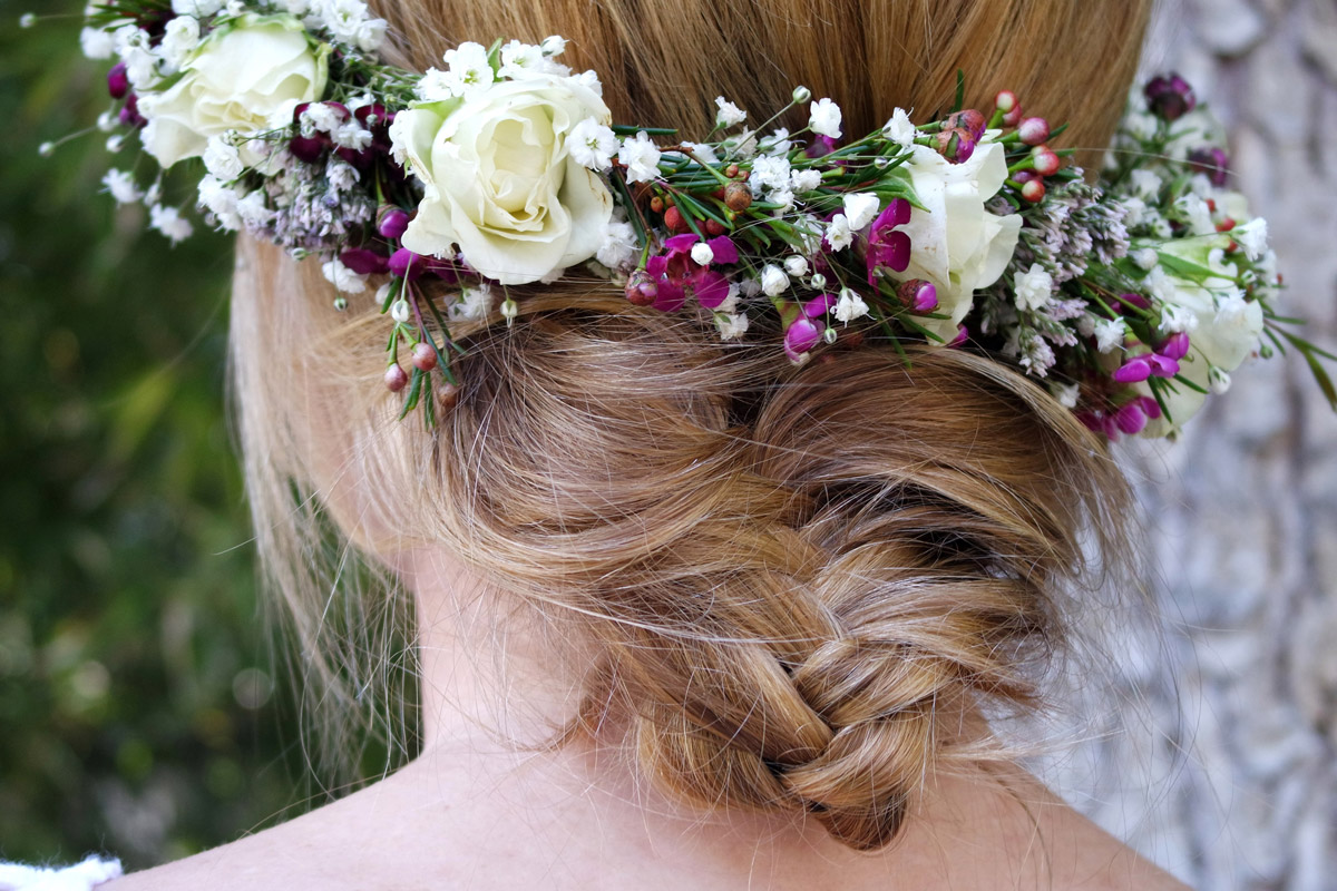Corona de novia con mini rosas naturales y paniculata